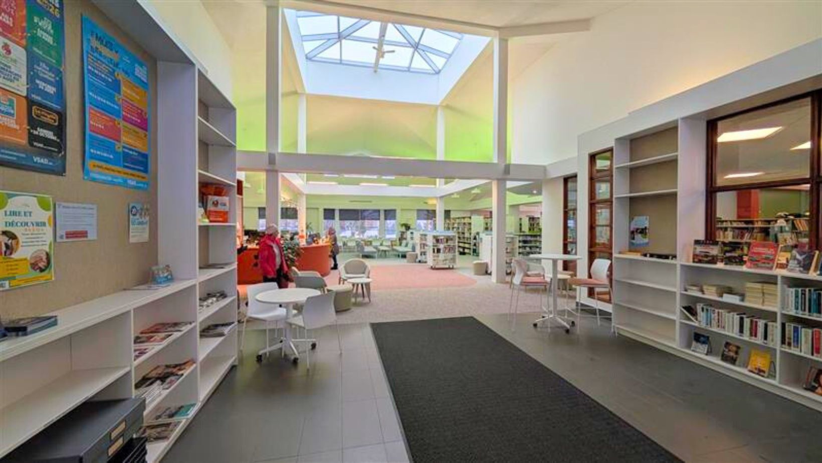 FB_photo_biblio.jpg (170 KB)