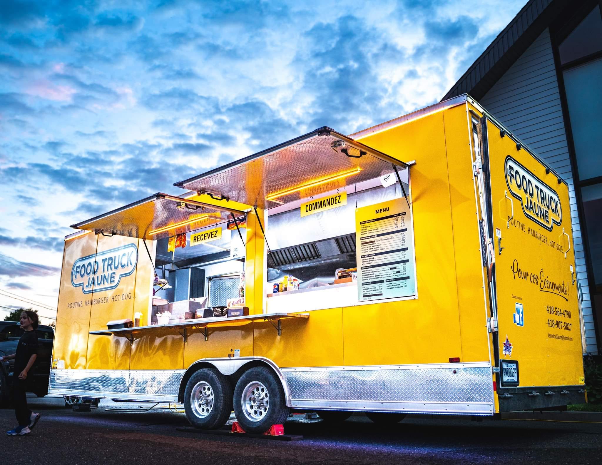Foodtruck_jaune.jpg (389 KB)